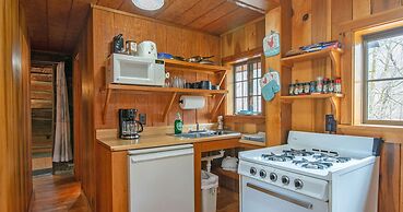 Moore House Inn & Cabins