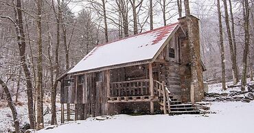Moore House Inn & Cabins