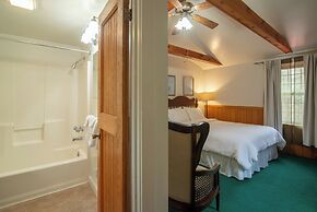 Moore House Inn & Cabins