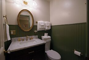 Moore House Inn & Cabins