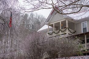 Moore House Inn & Cabins