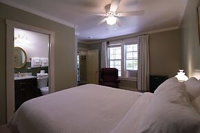 Moore House Inn & Cabins