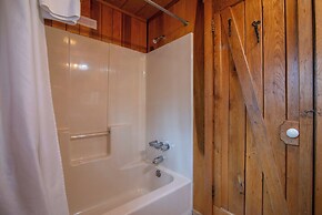 Moore House Inn & Cabins