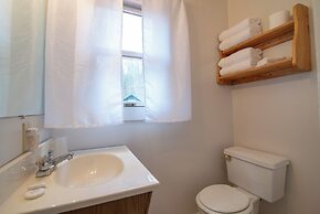 Moore House Inn & Cabins