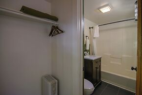 Moore House Inn & Cabins