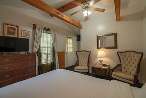 Moore House Inn & Cabins