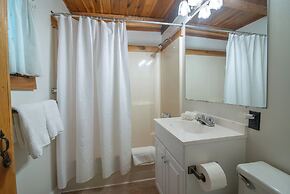 Moore House Inn & Cabins