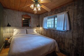 Moore House Inn & Cabins