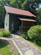 Moore House Inn & Cabins