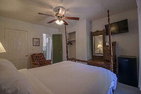 Moore House Inn & Cabins