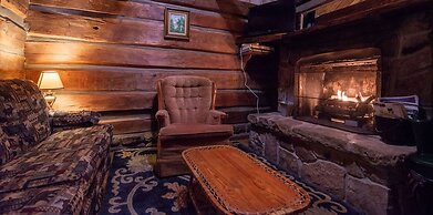 Moore House Inn & Cabins