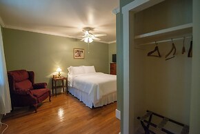 Moore House Inn & Cabins