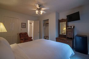 Moore House Inn & Cabins