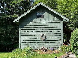 Moore House Inn & Cabins