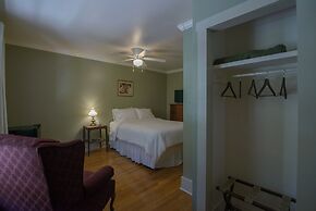 Moore House Inn & Cabins