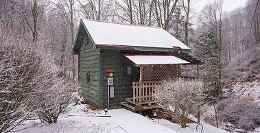 Moore House Inn & Cabins