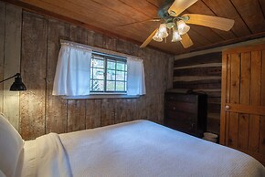 Moore House Inn & Cabins