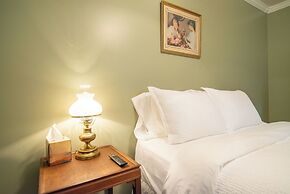 Moore House Inn & Cabins