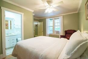 Moore House Inn & Cabins