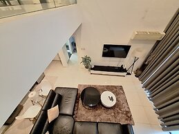 Embassy Gardens Apartment