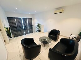 Embassy Gardens Apartment