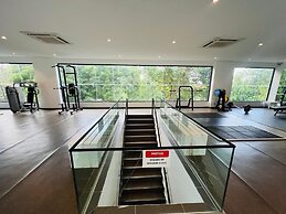 Embassy Gardens Apartment