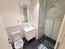 Embassy Gardens Apartment