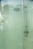 Embassy Gardens Apartment