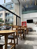 Embassy Gardens Apartment