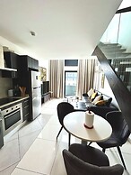 Embassy Gardens Apartment