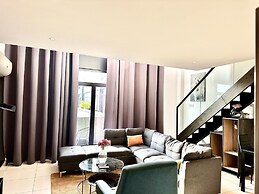 Embassy Gardens Apartment