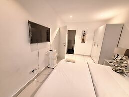 Embassy Gardens Apartment