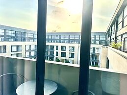 Embassy Gardens Apartment