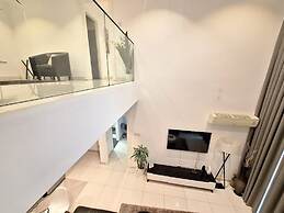 Embassy Gardens Apartment