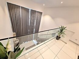 Embassy Gardens Apartment