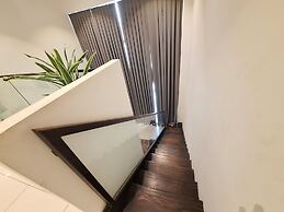 Embassy Gardens Apartment