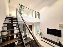 Embassy Gardens Apartment