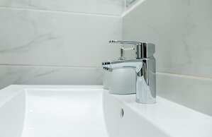 Embassy Gardens Apartment