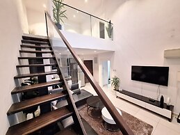 Embassy Gardens Apartment