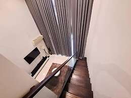 Embassy Gardens Apartment