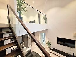 Embassy Gardens Apartment