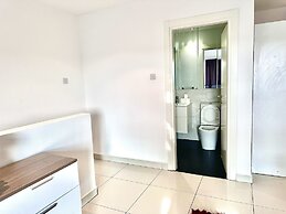 Embassy Gardens Apartment