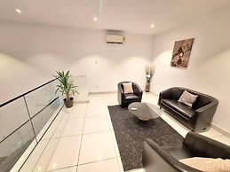 Embassy Gardens Apartment