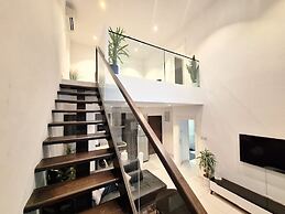 Embassy Gardens Apartment