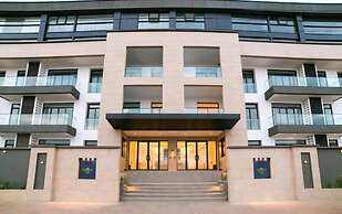 Embassy Gardens Apartment