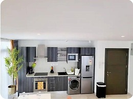 Embassy Gardens Apartment