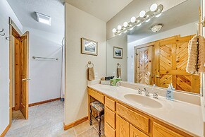 Near Hiking Trails: Spacious Cloudcroft Retreat!