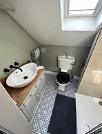Charming 3-bed House in Guildford