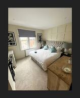 Charming 3-bed House in Guildford