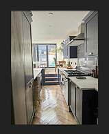 Charming 3-bed House in Guildford